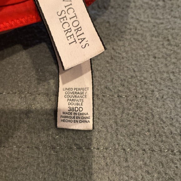 Victoria’s Secret lined perfect coverage bra - Picture 3 of 4